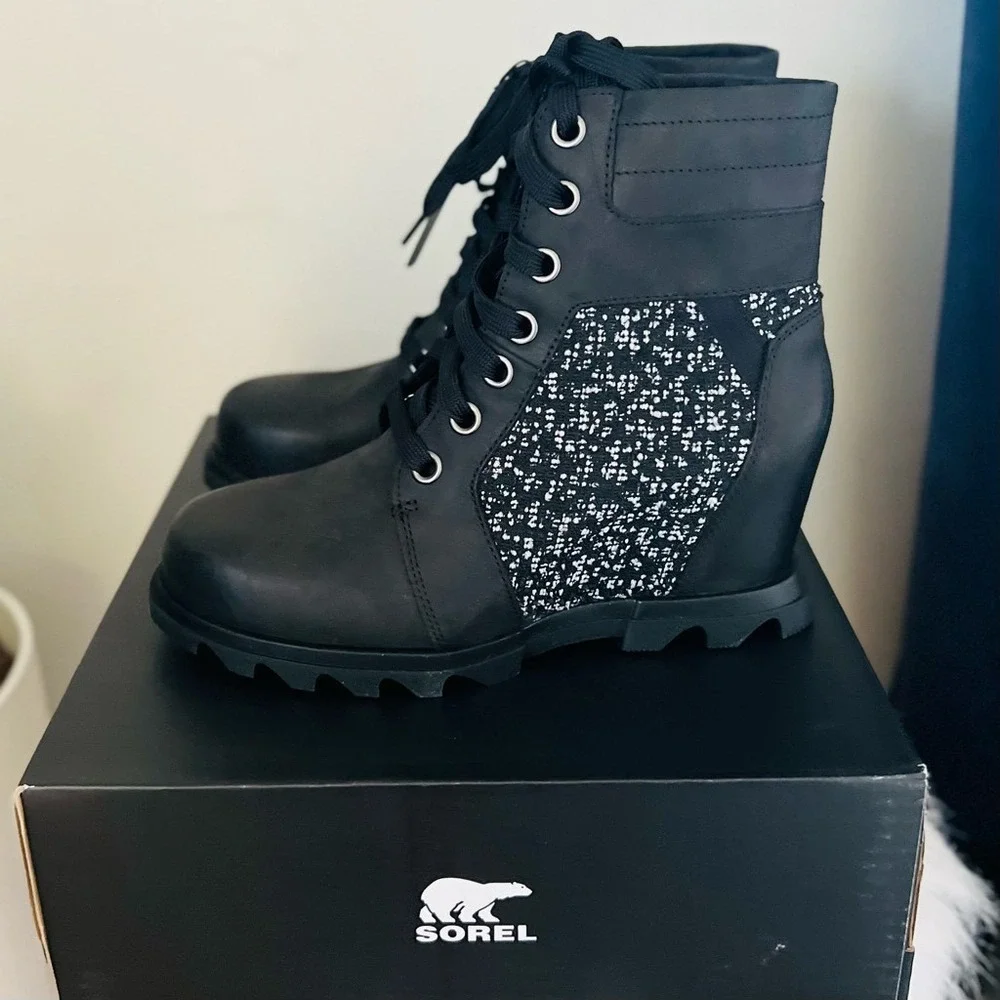 SOREL Joan of Arctic Waterproof Wedge III Lexie Lace-Up Bootie, Black,‎ 9.5, NWT